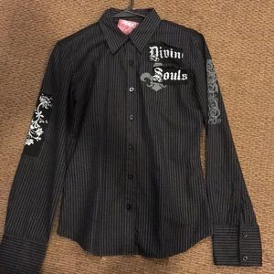 Women's Small Roar Shirt